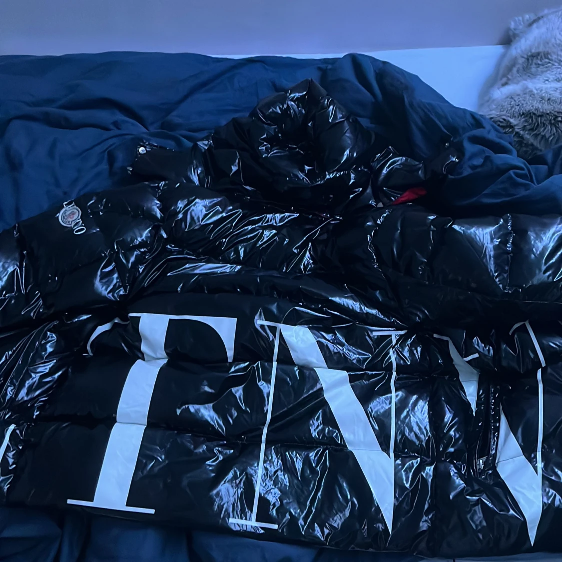 Svart dunjacka Moncler x Valentino