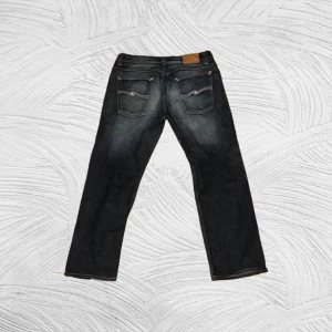 Nudie Jeans Vintage - Snygga jeans från NUDIE  Modellen heter=AVERAGE JOE  OLD SCRAPED INDINGO  W38 L32 dom är upplagda i affären till L30 mått Här kommer extra mått för bästa passform  Sätter dom under L30 i måttintervallen  Midjemått tvärs över =48 cm Från gren till benslut =72 cm Hela jeansens längd =99 cm  Hör av dig vid eventuella frågor eller prisförslag