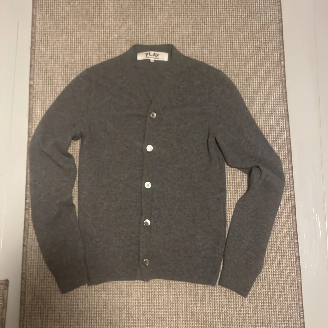 Comme des garçons play stickad cardigan 