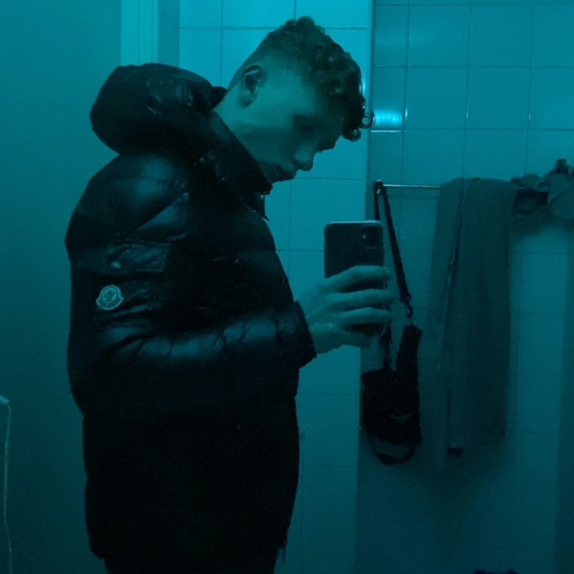 Svart Moncler pufferjacka med huva - 2