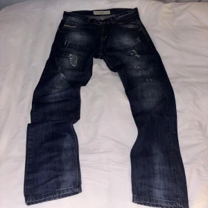 Fashion 673 Jeans - Helt sjuka Fashion Jeans med feta slitningar och fades‼️ skriv privat för fler bilder eller annat🙌