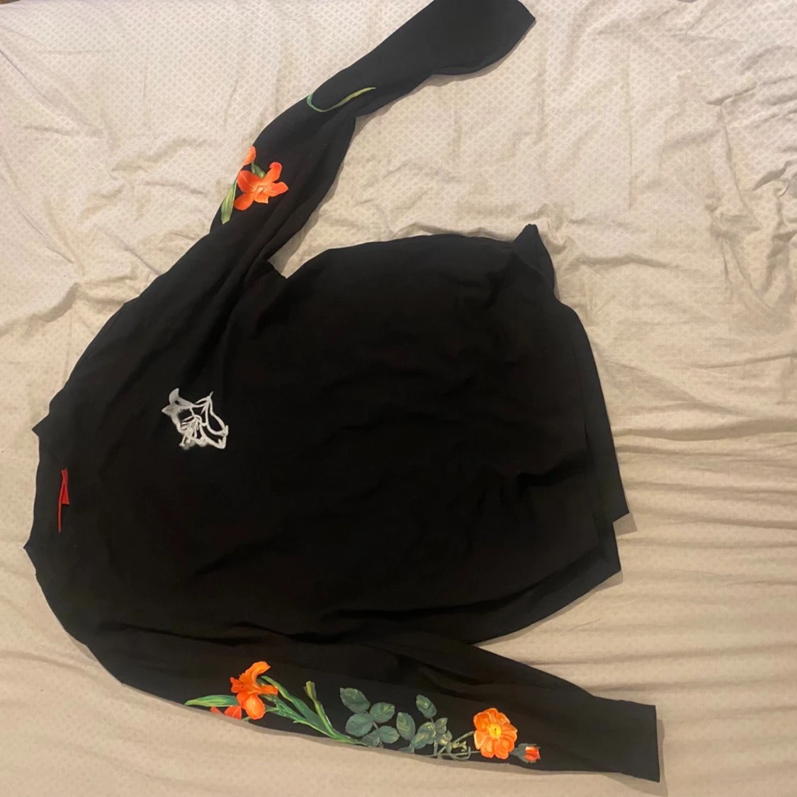 Svart långärmad tröja från HUGO med blommor - 3