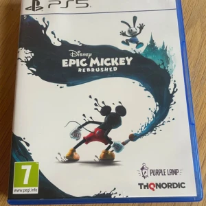 Disney Epic Mickey: Rebrushed (PS5) - Säljer Disney Epic Mickey: Rebrushed (PS5 – fysisk utgåva). Spelet är i mycket gott skick – inga synliga repor eller skador på skiva eller fodral. Ett färgstarkt 3D-plattformsspel där du spelar som Musse Pigg, använder pensel och thinner för att forma äventyret, utforskar den mystiska Wasteland och möter ikoniska Disney-karaktärer.