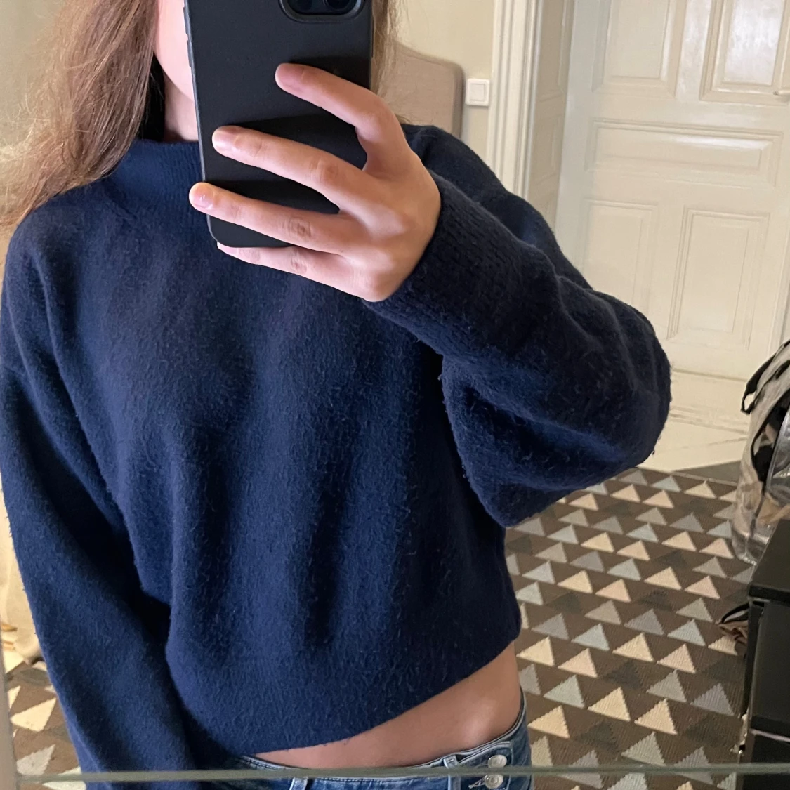 Mörkblå stickad polotröja 