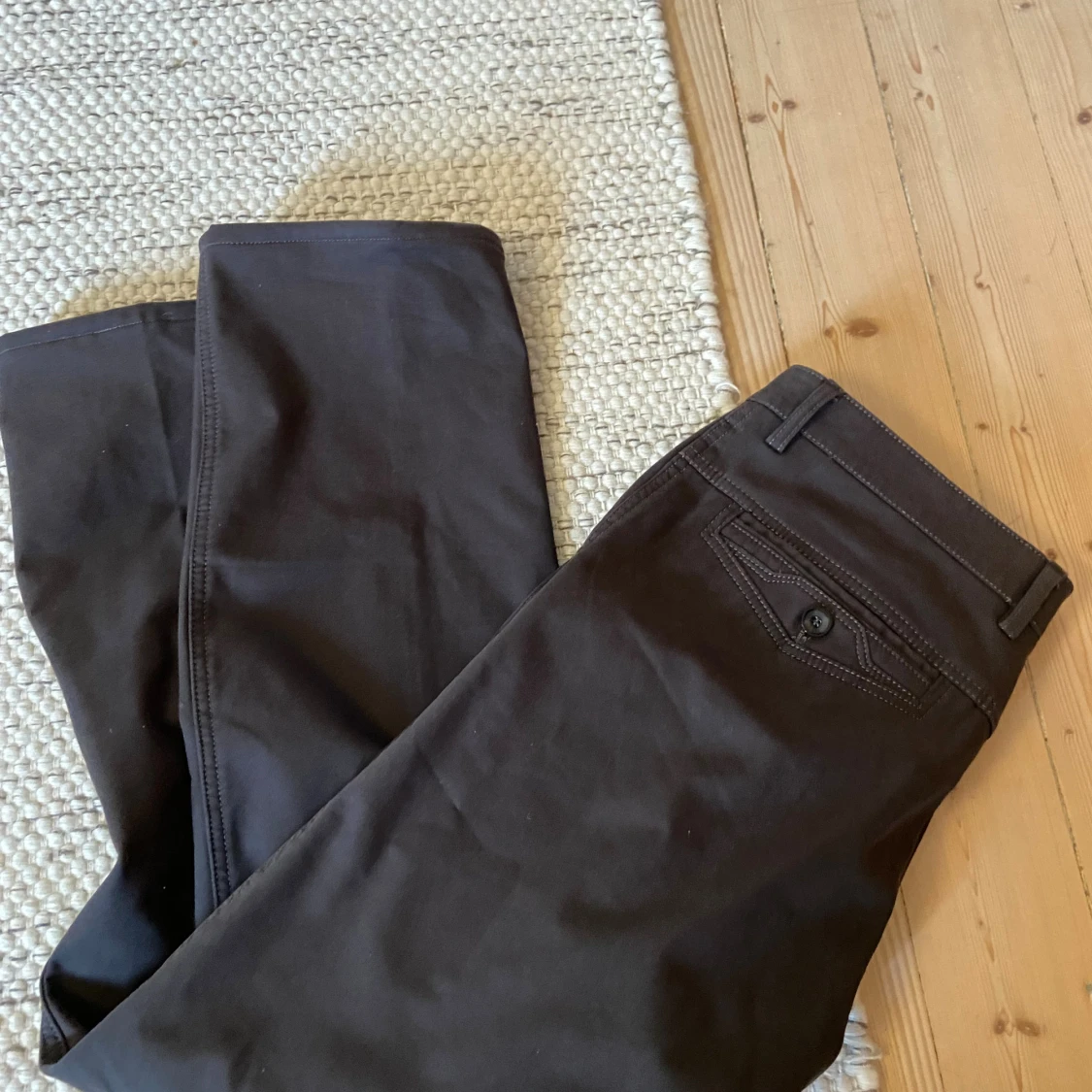 Mörkbruna raka kostymbyxor - 4