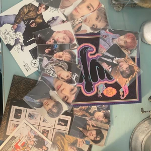 Straykids 5 star limited album - Straykids 5 star album limited ver! Den har alla saker inkluderade utom stickers, men den har nästan alla photocards från 5 star eran <3