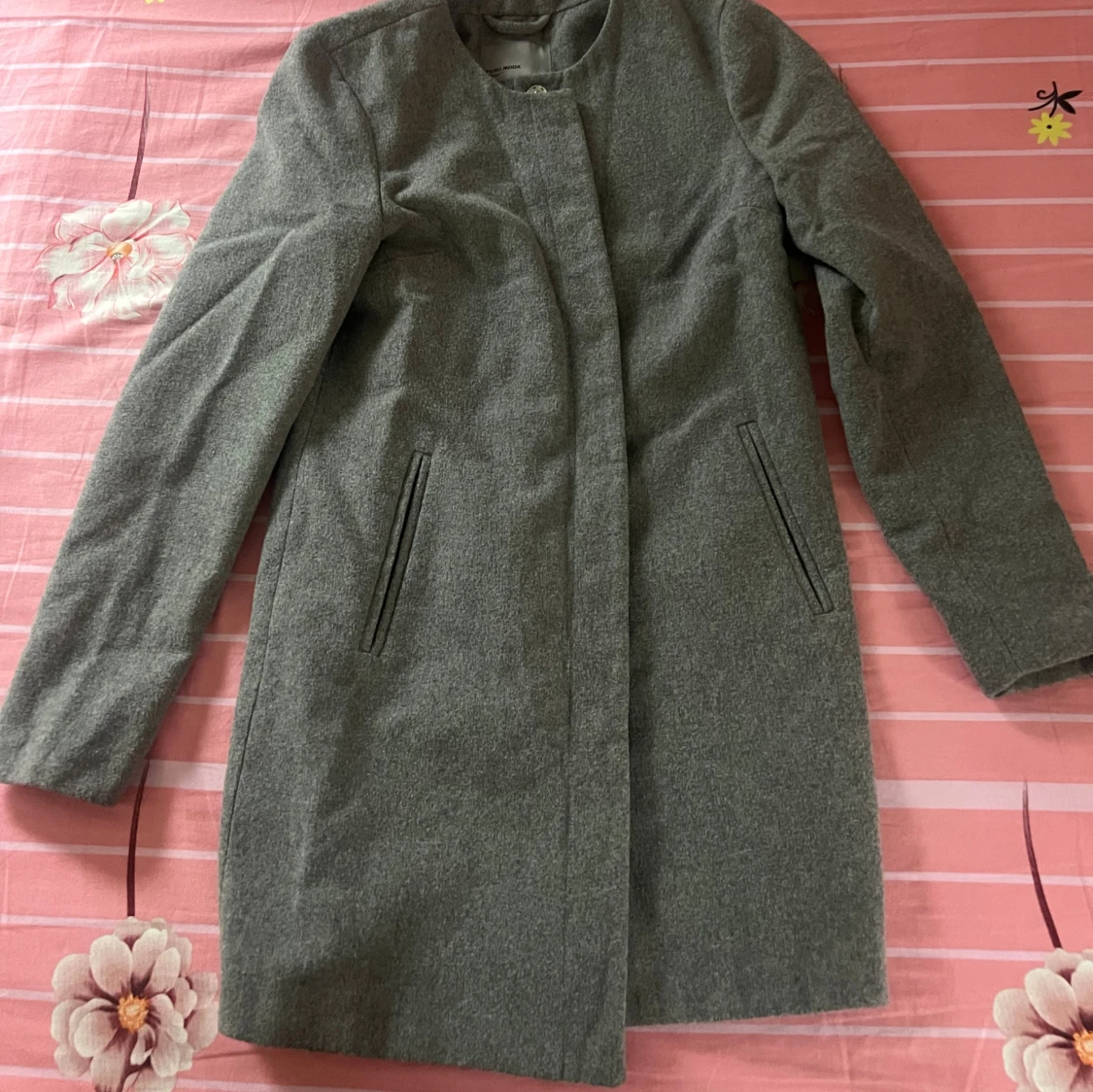 Grå kappa från Vero Moda 