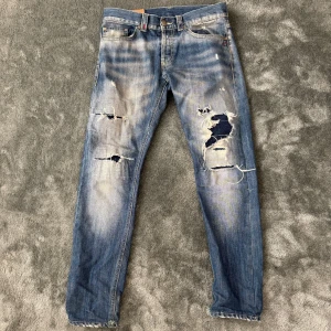 Dondup jeans - Dondup-jeans med feta slitningar och perfekt tvätt. Exklusiv passform och grymt snygg streetlook.