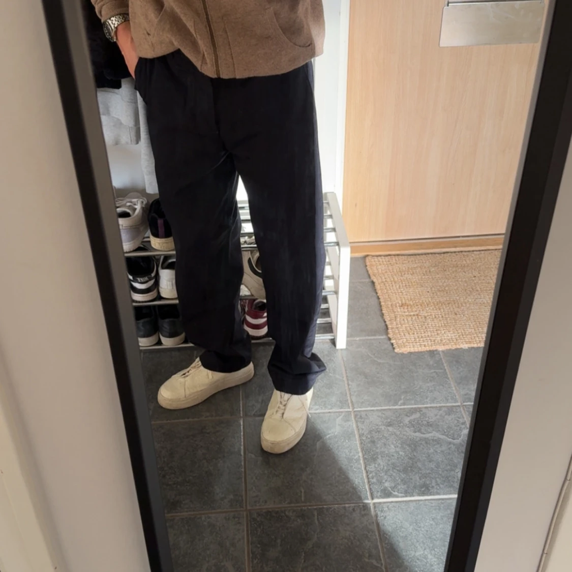 Svarta byxor från ARKET, strl 46 - 1