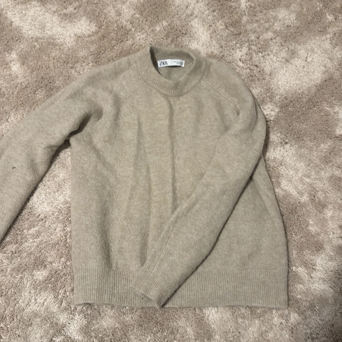 Beige stickad tröja från Zara