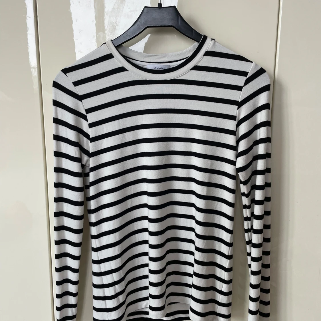 Randig långärmad tröja från Stylein