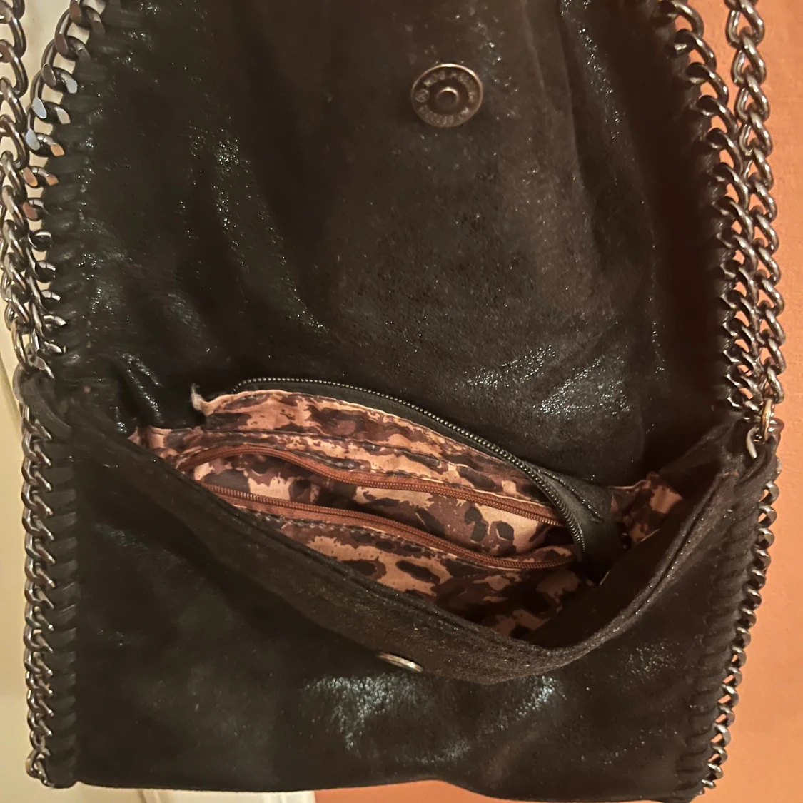 Svart axelväska med kedja - 2