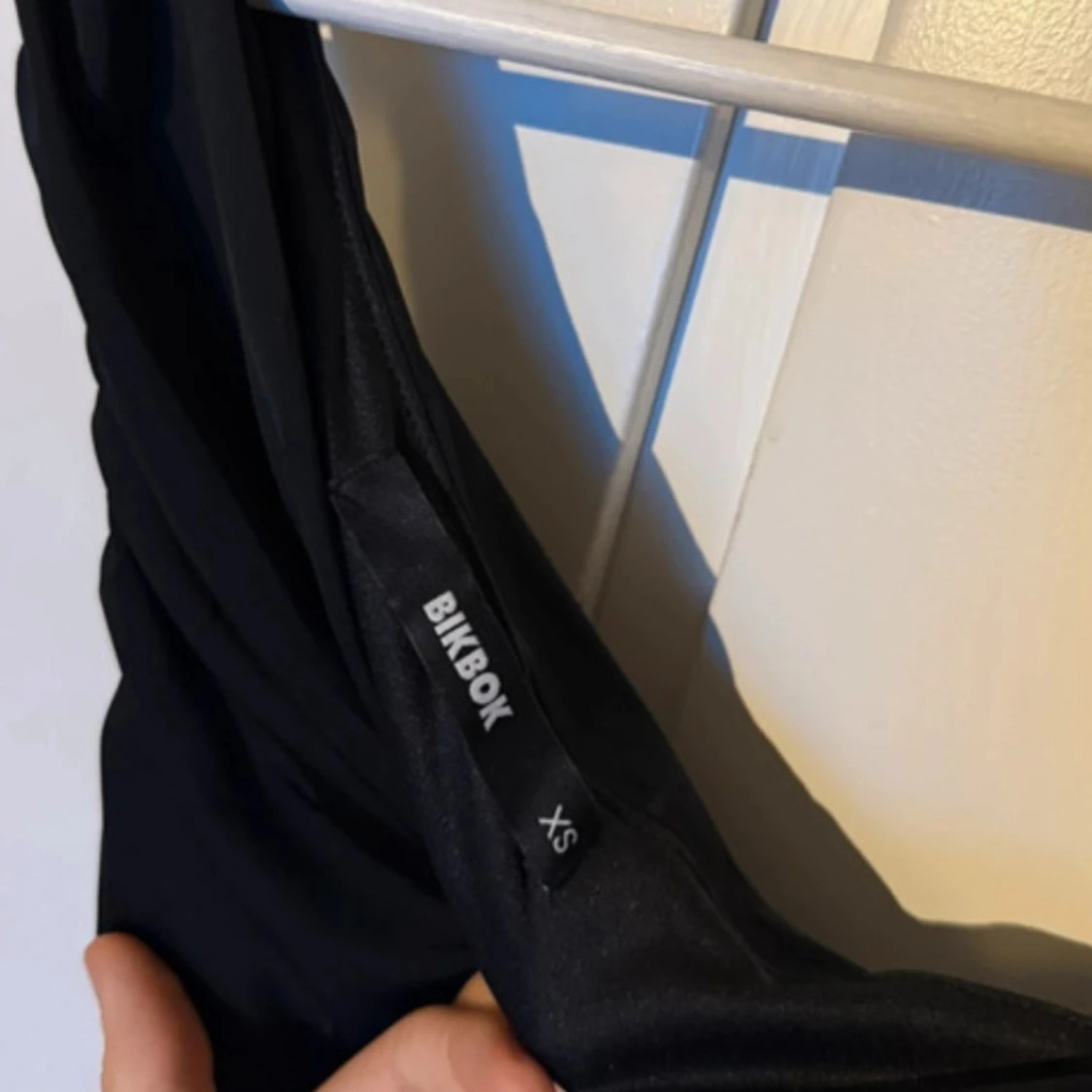 Svart one shoulder topp BikBok XS - 1