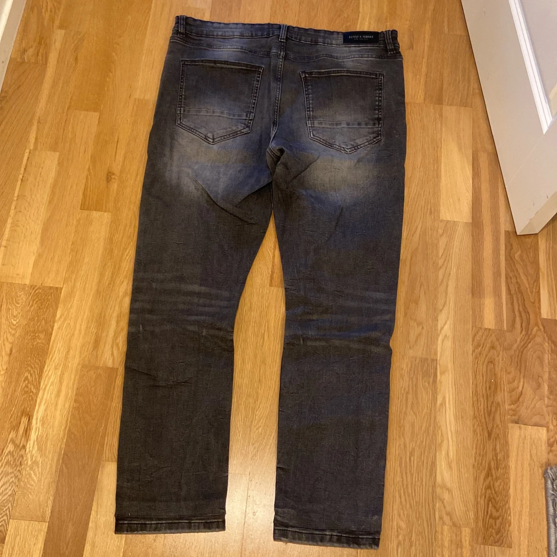 Supply & Demand svarta jeans med dragkedja - 3