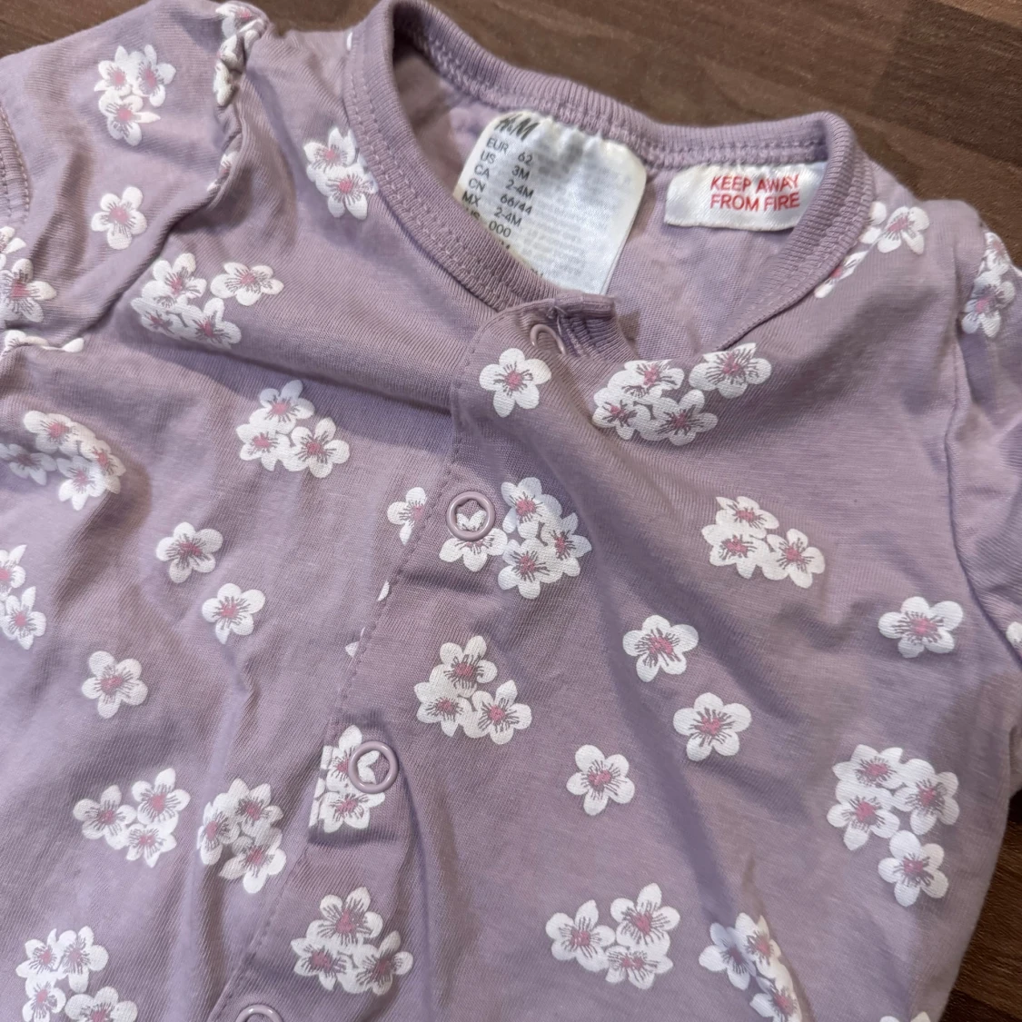 Ljuslila blommig romper - 1