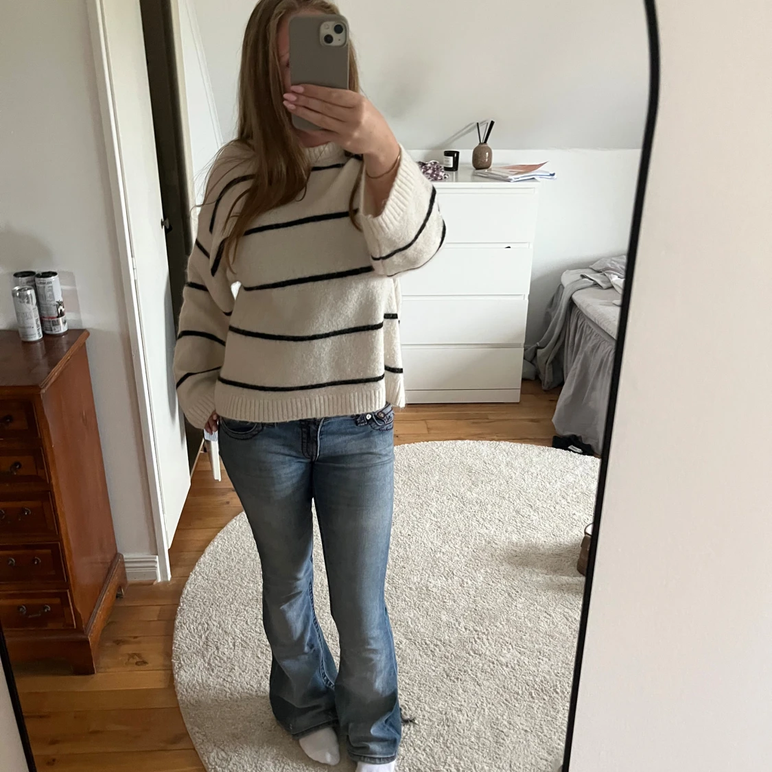 Vit randig stickad tröja