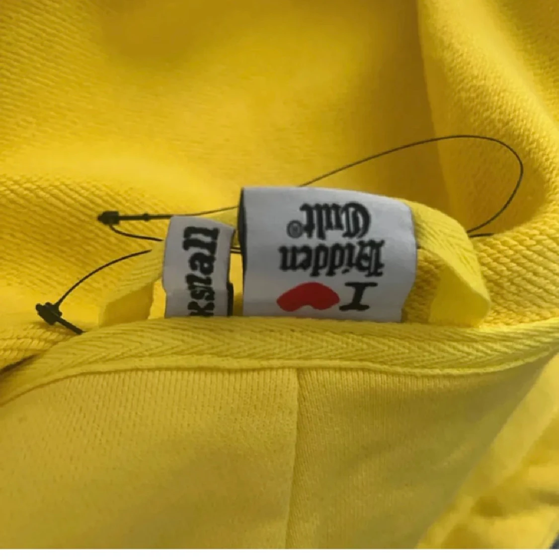 Gul hoodie från HIDDEN CULT - 3