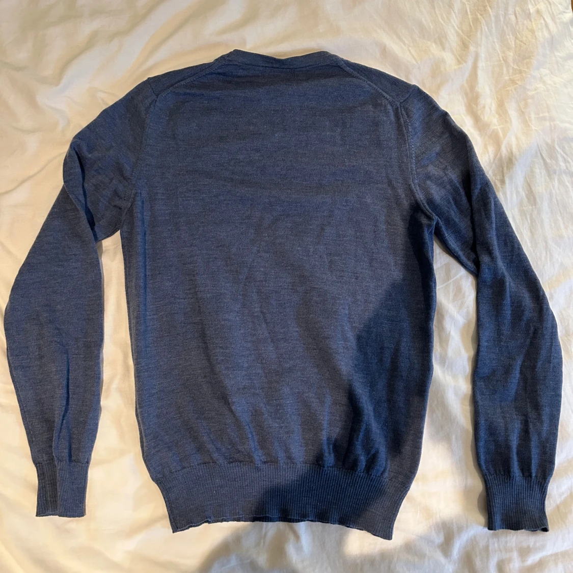 Blå stickad tröja från J.Lindeberg - 2