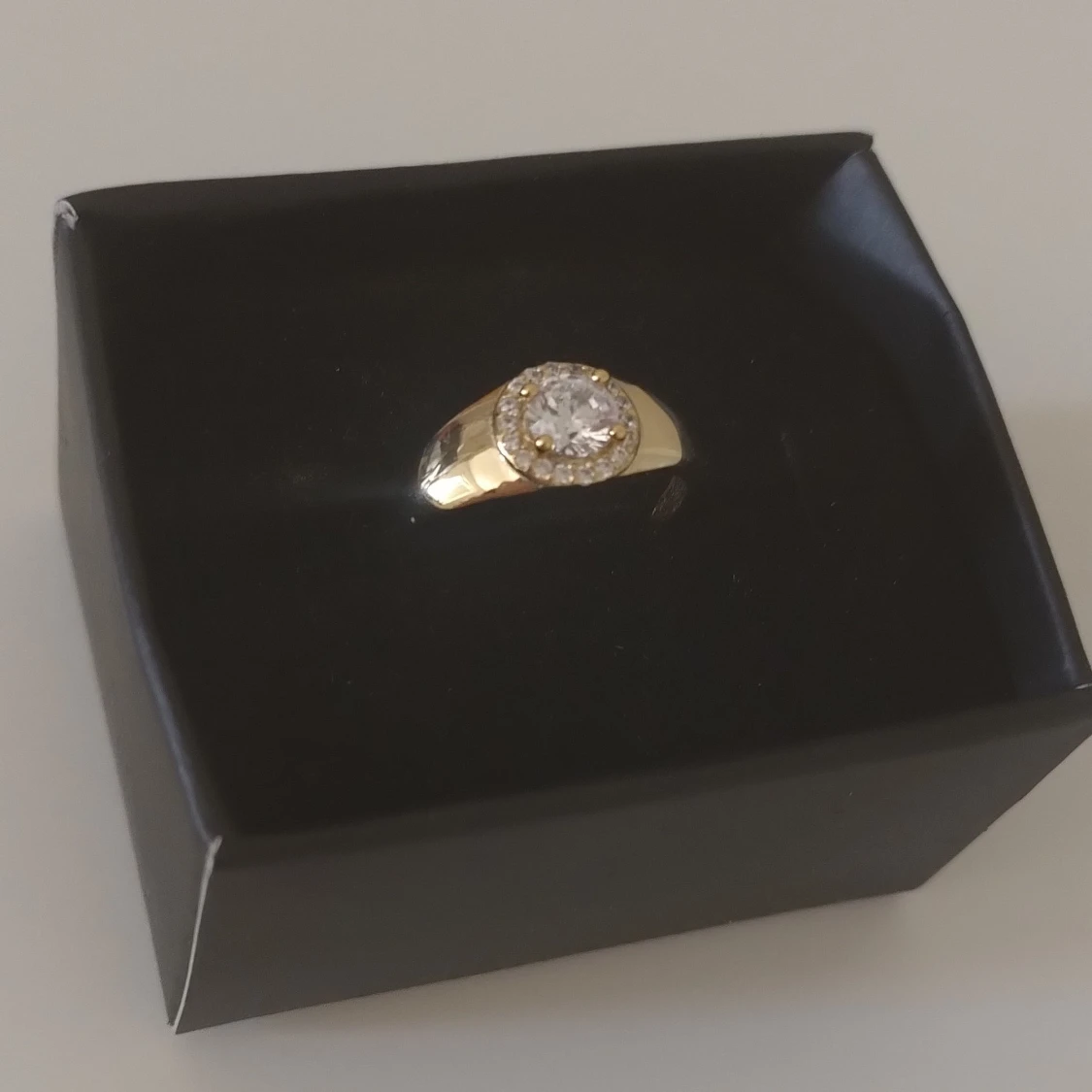 Guldpläterad ring med glittrig sten 925 sterling silver 