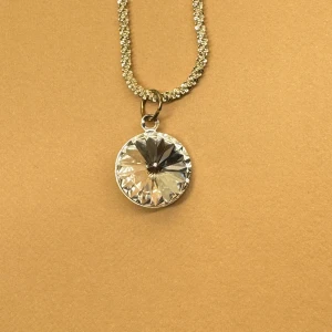 Swarovski hänge - Snyggt Swarovski klar kristall i strlk 12mm enkelt att hänga på kedja