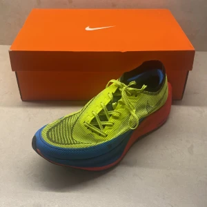 Riktigt bra Vaporfly Next! - Limited Steve Prefontaine skor som är i riktigt bra kvalitet!  Och är bara använda I 50 KM.