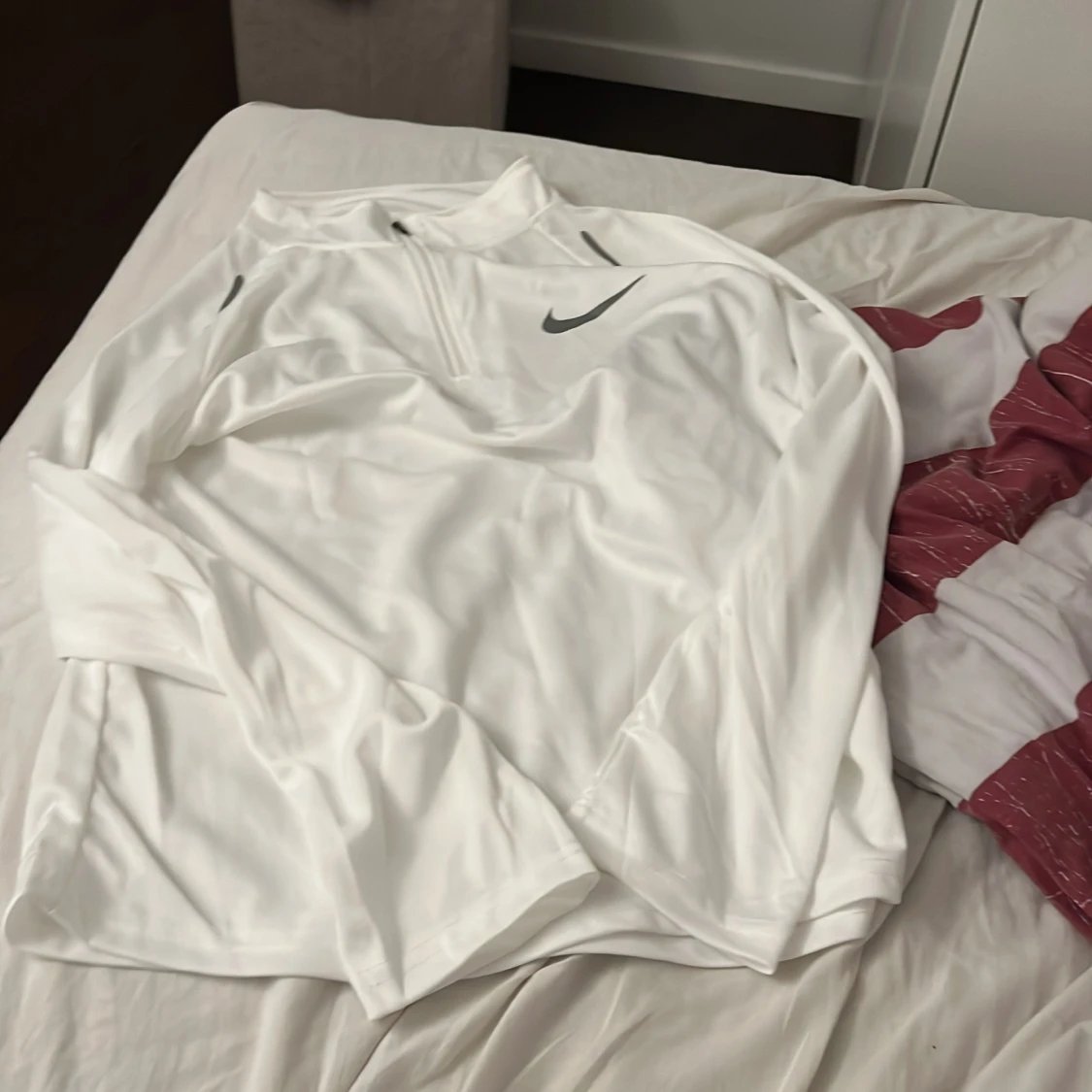 Vit långärmad Nike half zip tröja