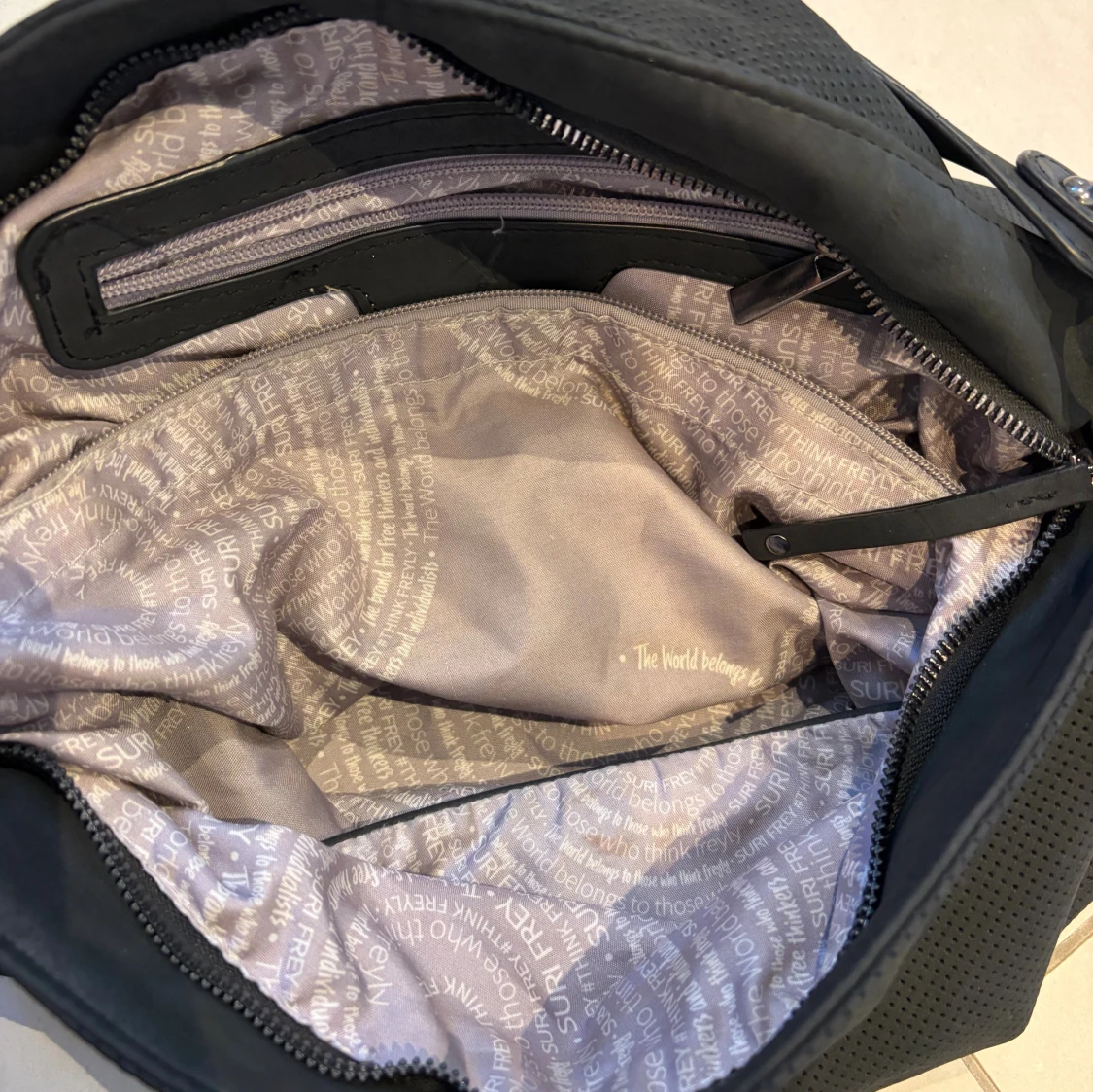 Svart axelväska från Suri Frey - 4