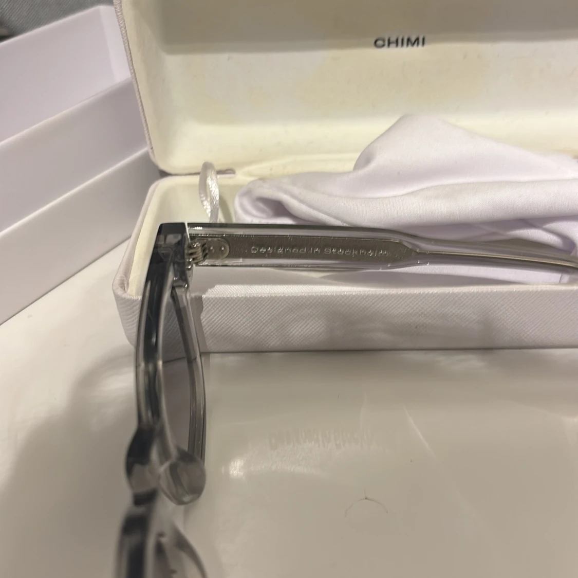 Grå transparenta solglasögon från CHIMI - 1