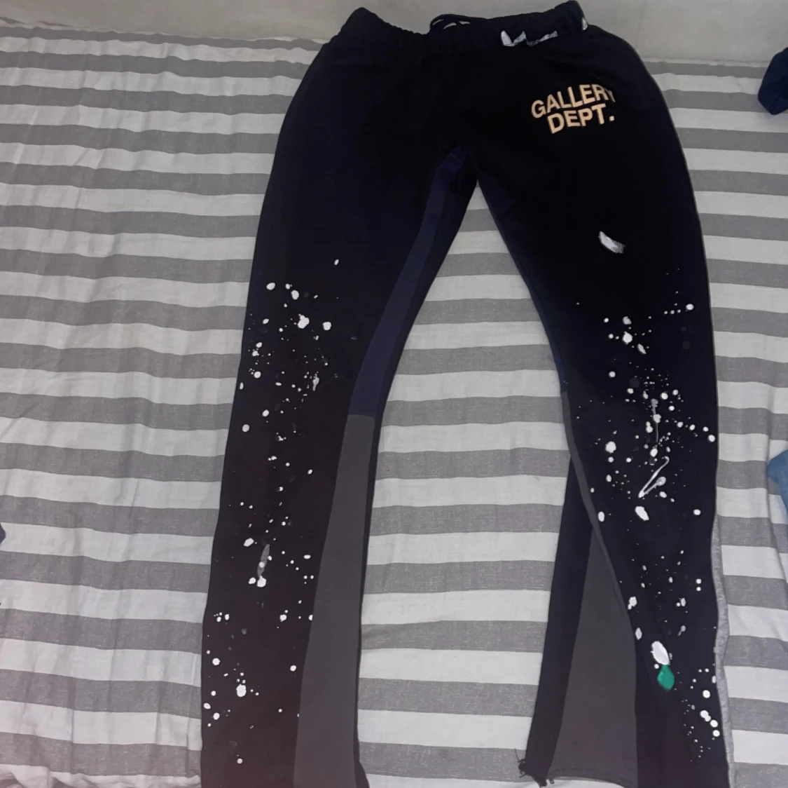 Svarta Gallery Dept. mjukisbyxor