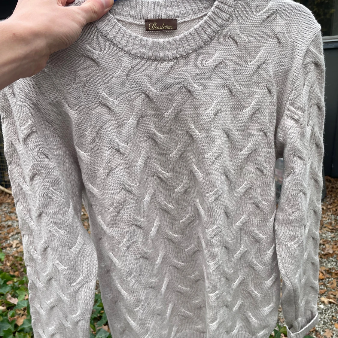 Beige stickad tröja från Stenströms