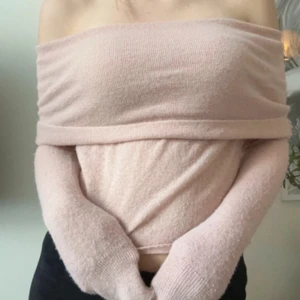 Ljusrosa offshoulder stickad topp - Superfin ljusrosa offshoulder topp med långa ärmar! 25% ull och alpacka!