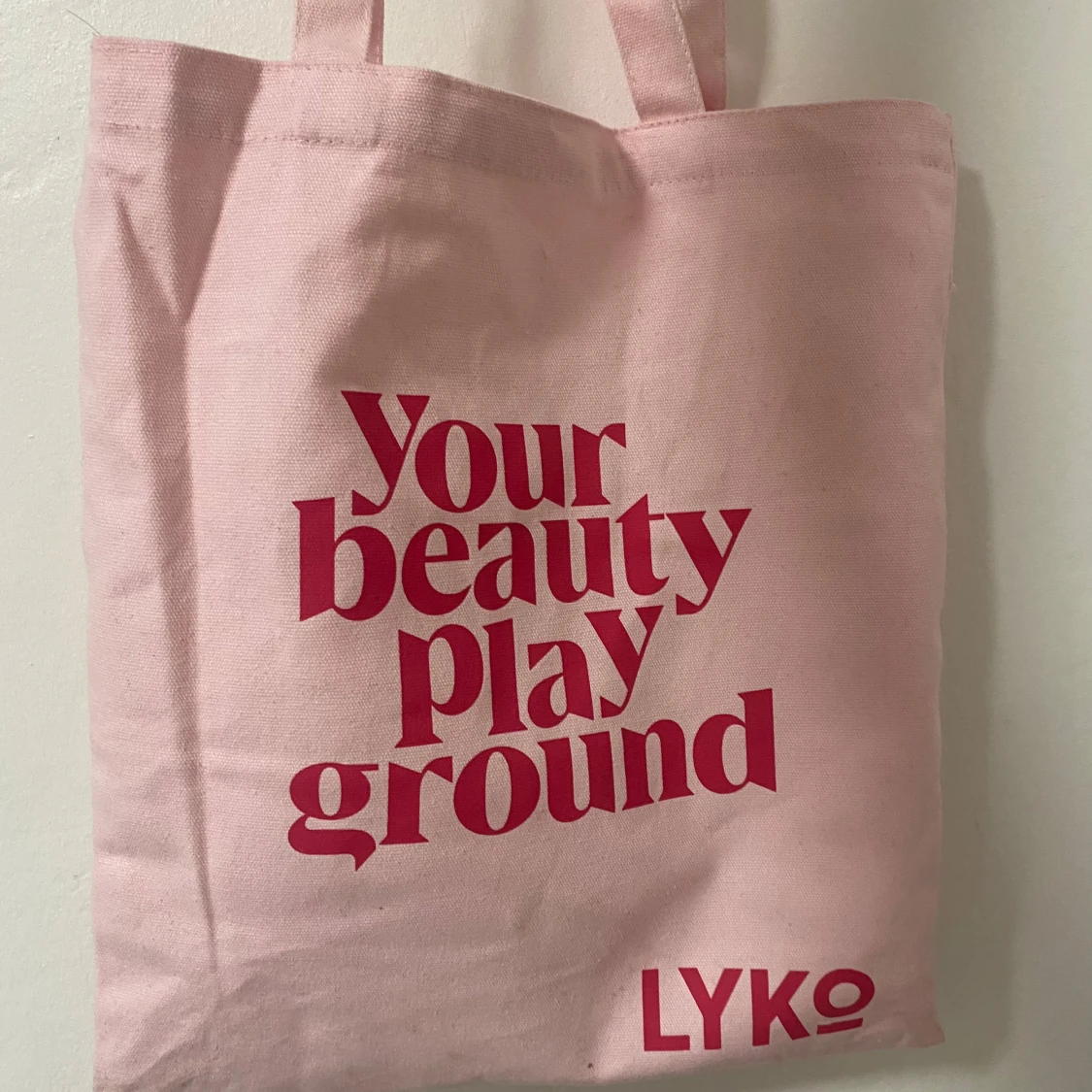 Rosa shoppingväska från Lyko - 1