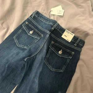 Bootcut Jeans  - Blå jeans helt nya. Ny pris 379