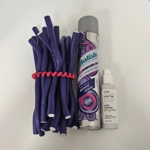 Hårvårdspaket  - Hårvårdspaket med flexistavar, Batiste torrschampo 400ml och Indy Beauty's fantastiska hårserum. Allt nytt och oanvänt – perfekt som present eller julklapp! 🎁  Runt 350kr nypris ❤️  #hårvårdspaket #presenttips #julklappsidé #julklappspaket #beautygift #giftset #haircarekit #selfcaregift #hårinspo #skönhetsfavoriter #vinterpresent #jul2025 #haircare #beautybox #presentförhenne #gåvainspiration #vintedfinds #hårvård #hairstyling #beautygiftset #swedishstyle #nordicbeauty #minimalistgift #aesthetic