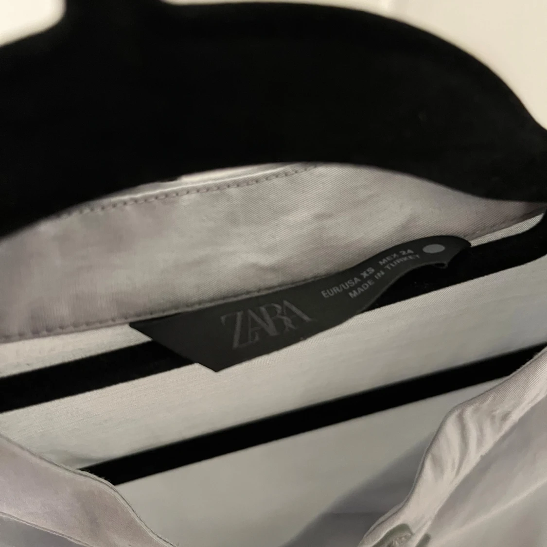 Ljusgrå skjorta från Zara XS - 3