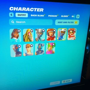 Tradar detta og konto - Tradar detta og konto för nåt annat konto. Kontot har 270 skins och typ 280 hackor