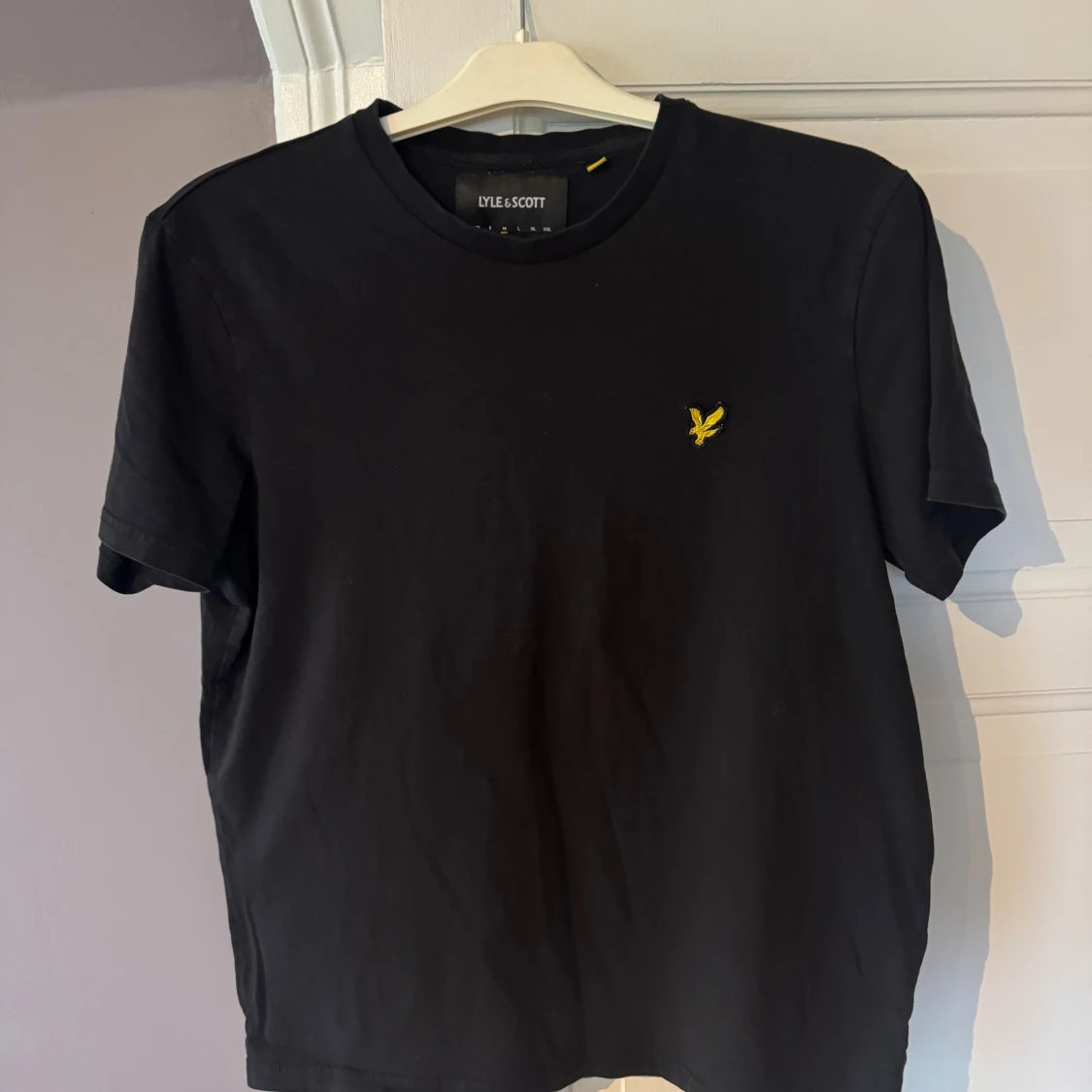 Svart t-shirt från Lyle & Scott