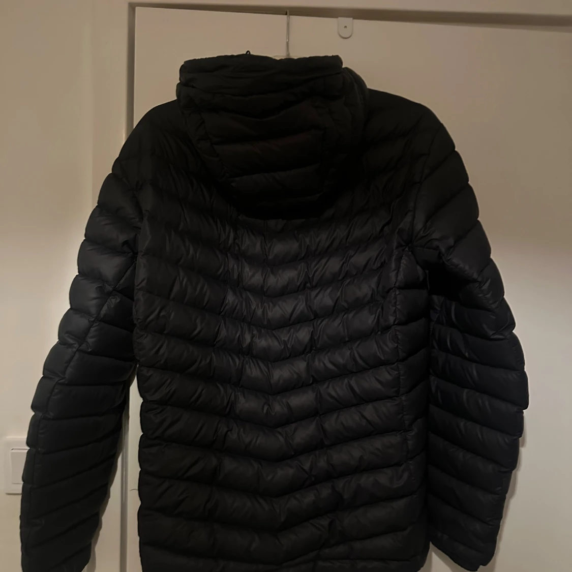 Svart dunjacka Peak Performance - 1