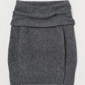Mörkgrå stickad offshoulder  - Mysig mörkgrå stickad tröja 