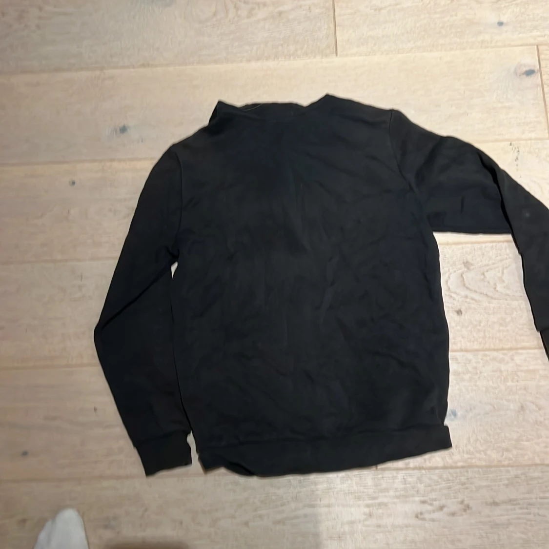 Svart Adidas hoodie med färgglad logga - 1