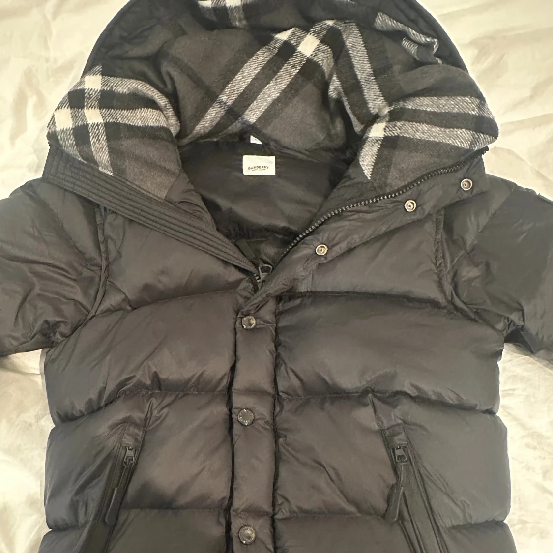 Svart Burberry pufferjacka (S) - 1