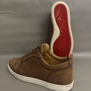 Christian Louboutin Skor - - Condition: 9/10 - Including: Extra Laces - Color: Brown  - Size: 43