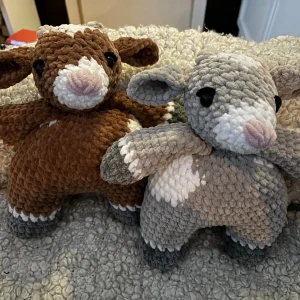 Virkade kramgetter - Virkade gosedjur i 100% polyester. Rekommenderas inte för barn under 3 år! 250kr/ styck annars 450 tillsammans💗