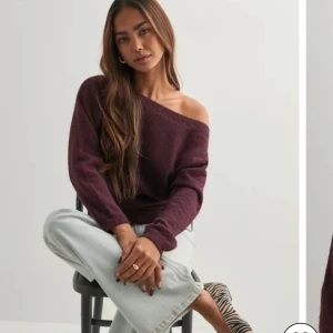 Vinröd stickad tröja  - Jättefin Vinröd stickad tröja från Nelly som är slutsåld på hemsidan ❣️