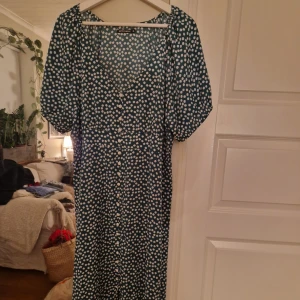 Klänning  - Fin sommarklänning från Rut&Circel. Öppen för prisförslag!