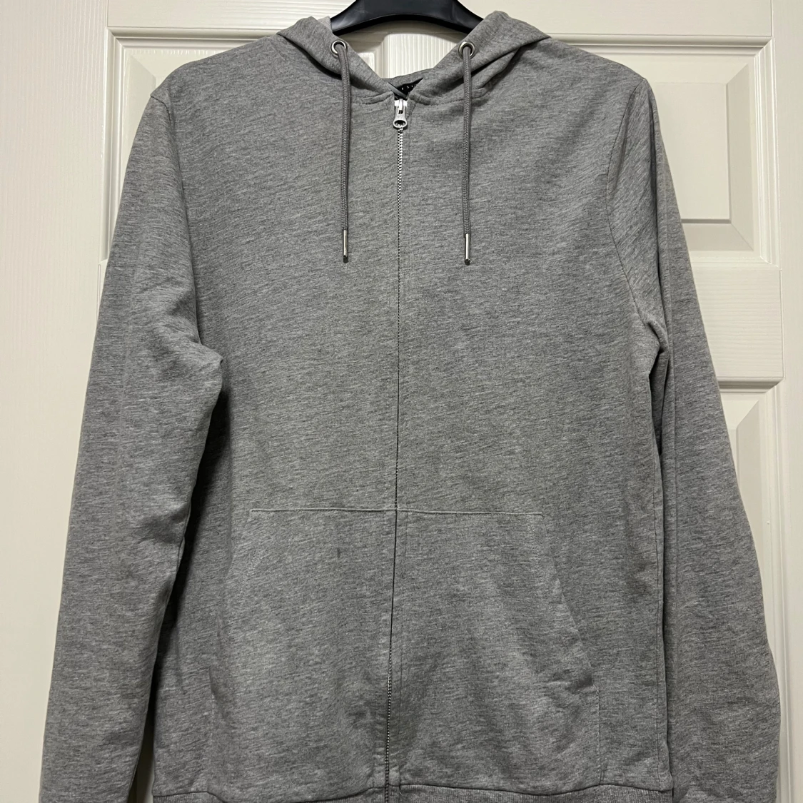 Grå hoodie från ASOS DESIGN