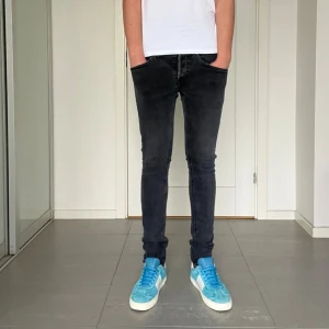 Dondup George Jeans  - Säljer nu dessa snygga Dondup George jeans, skriv för fler bilder/frågor🙌🏼