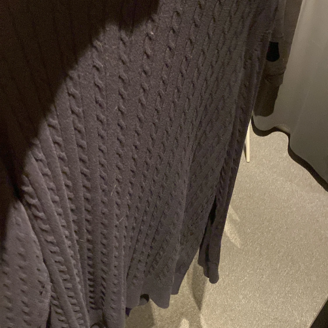 Svart stickad hoodie från Lindbergh - 2