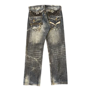Anti Label Japanese wing jeans - Anti Label Jeans. Hittar inte storlek då storlekslappen är på japanska - gissar därför på W31. Jeansen är uppsydda. Mått: ytterbenslängd - 98 cm, midjemått - 42 cm, benöppning - 21 cm. Skriv för fler bilder och frågor!