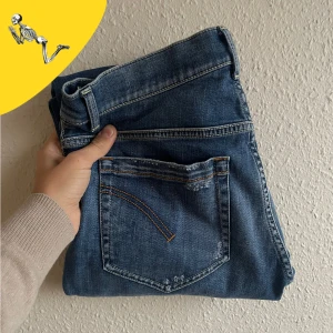 Dondup jeans  - Dondup jeans modell George med diskreta slitningar | Size 31 fits 32+ | pris 700kr men är inte hugget i sten 🪨 ✍️| vid fler frågor tveka inte på att kontakta mig ⭐️🙌🏼|